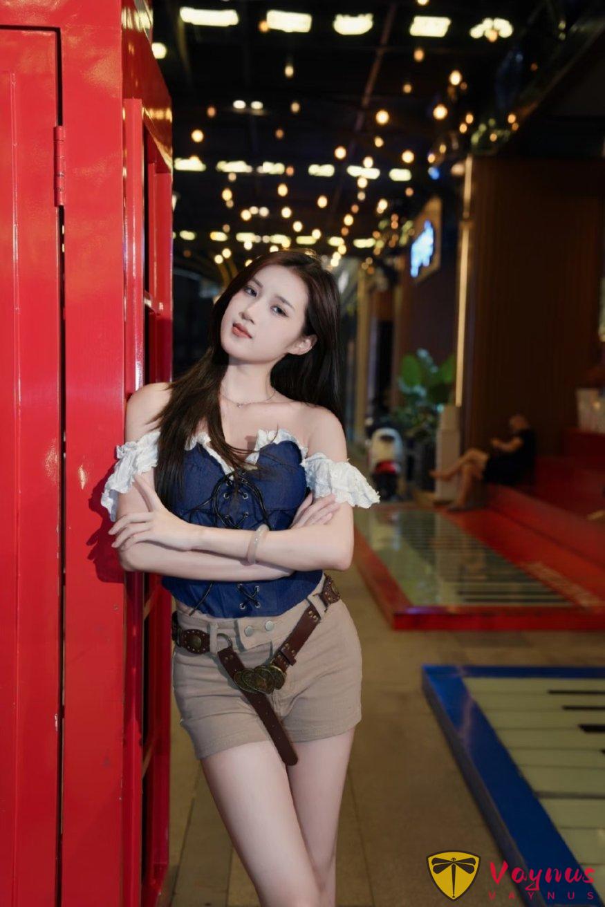 夜景人像，原图直出！学会这几个仰拍姿势，轻松拍出逆天大长腿