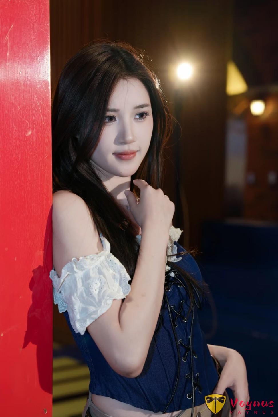 夜景人像，原图直出！学会这几个仰拍姿势，轻松拍出逆天大长腿