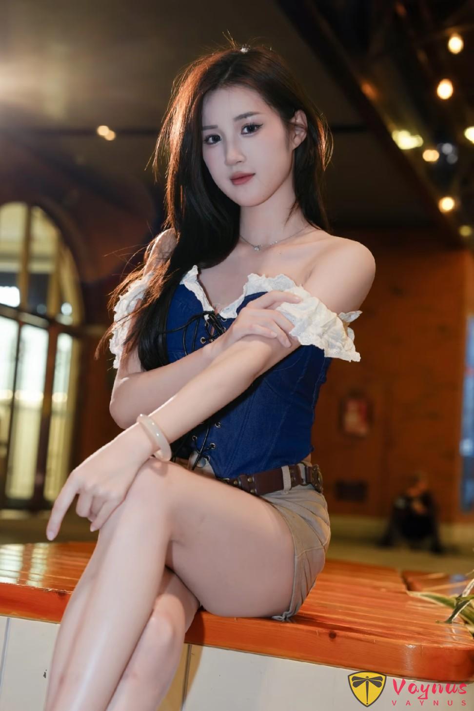 夜景人像，原图直出！学会这几个仰拍姿势，轻松拍出逆天大长腿