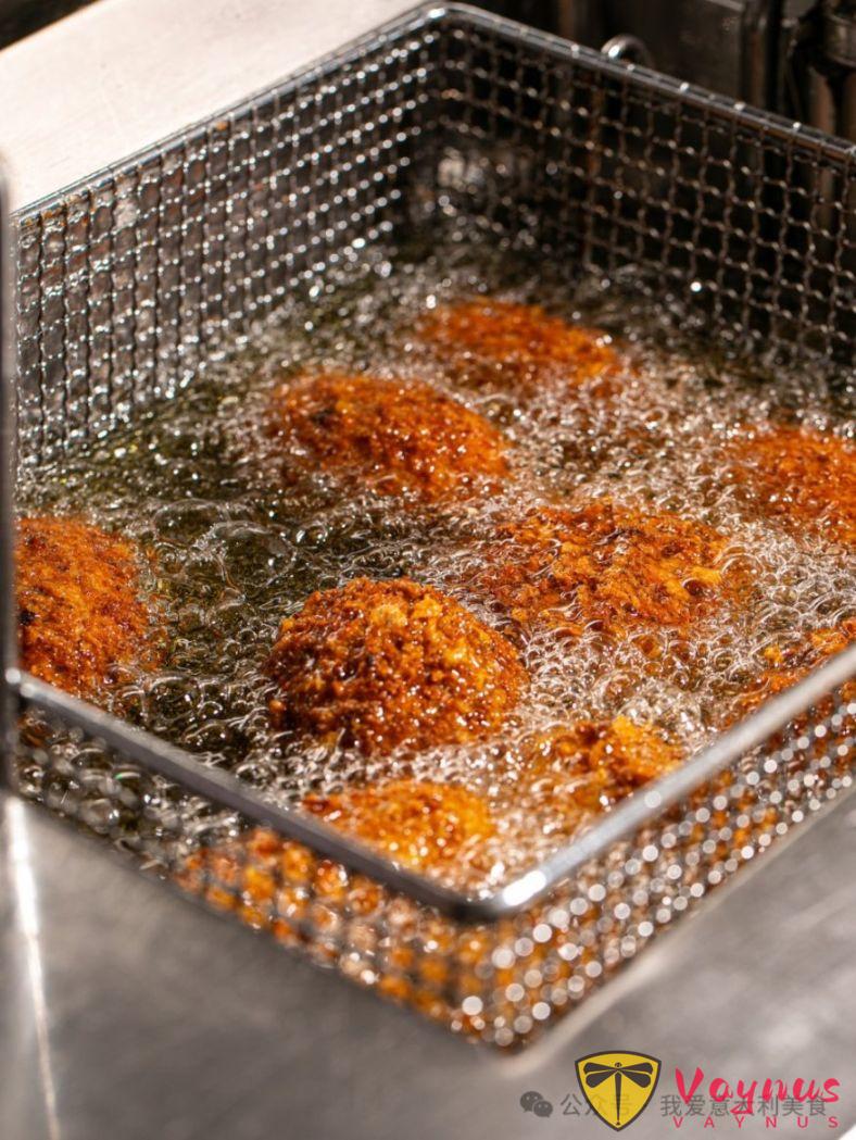 炸飯糰(Supplì):羅馬最適合邊走邊吃的街頭美食