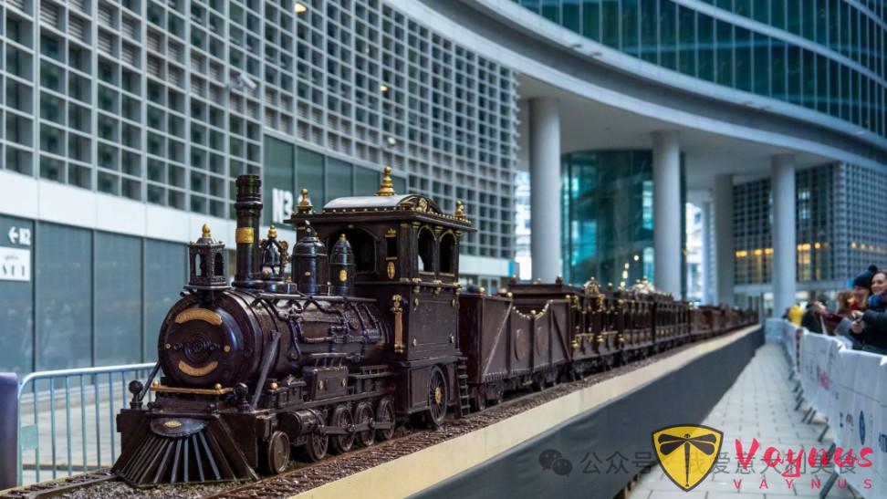 世界上最长的巧克力火车雕塑在米兰诞生，55米！！！