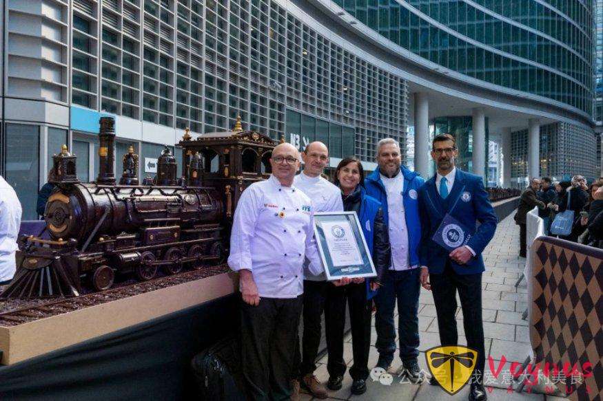 世界上最长的巧克力火车雕塑在米兰诞生，55米！！！