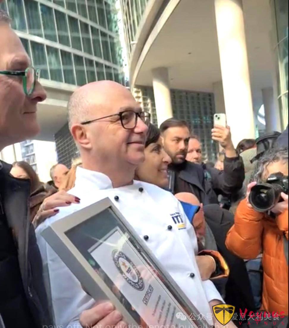 世界上最长的巧克力火车雕塑在米兰诞生，55米！！！