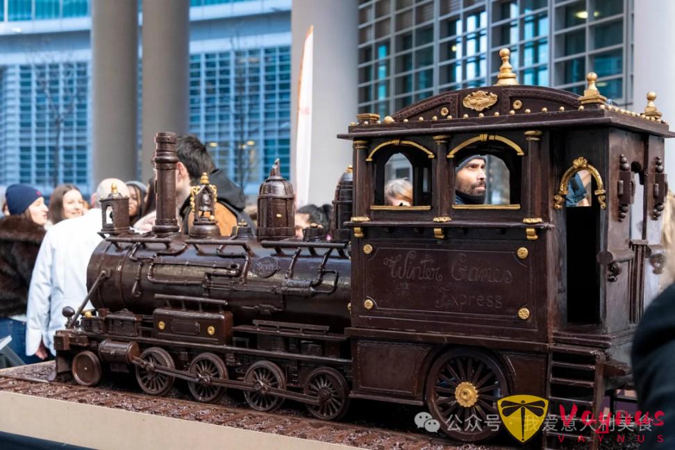 世界上最长的巧克力火车雕塑在米兰诞生，55米！！！