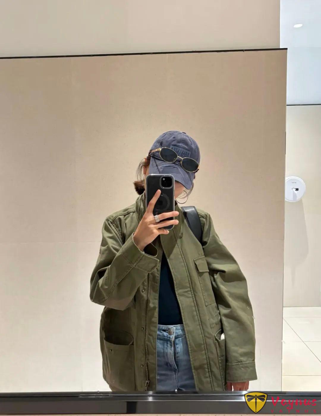 军绿色外套+牛仔裤好看穿搭