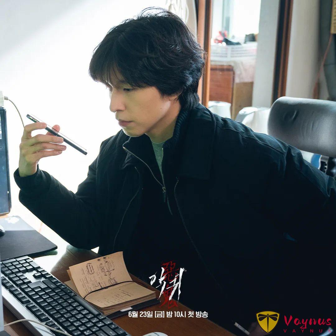尺度炸裂，刺激上头！这部结合了民俗等元素的一部快节奏的悬疑惊悚韩剧《恶鬼》太疯、太癫、太好看！