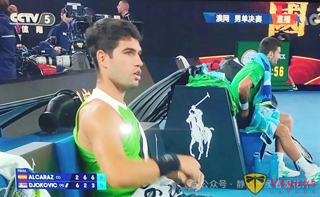 澳大利亚网球公开赛男单决赛，阿尔卡拉斯3-1击败德约科维奇获得澳网首冠，实现了自己的第一个全满贯！