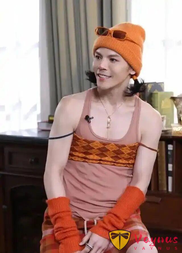 那個半夜砸車要500萬的男人,現在,他爸媽給媳婦2000億!