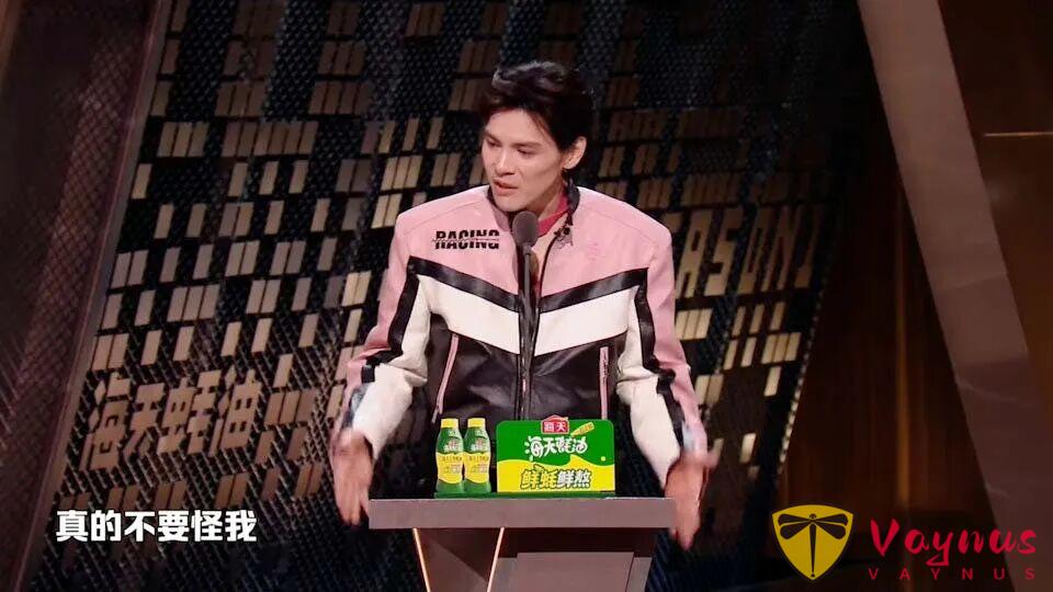 那個半夜砸車要500萬的男人,現在,他爸媽給媳婦2000億!