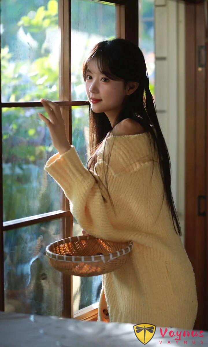 9個冬日居家拍照姿勢，窗邊光影+慵懶毛衣，治癒系大片美哭朋友圈