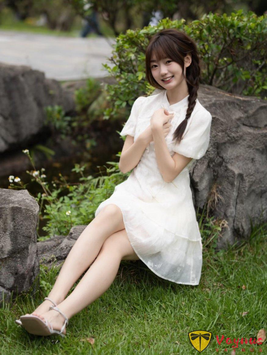 9个新中式甜妹拍照姿势,把国风穿出清纯白月光,秒变灵动少女