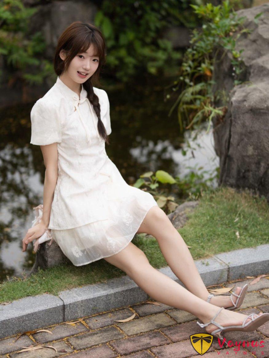 9个新中式甜妹拍照姿势,把国风穿出清纯白月光,秒变灵动少女