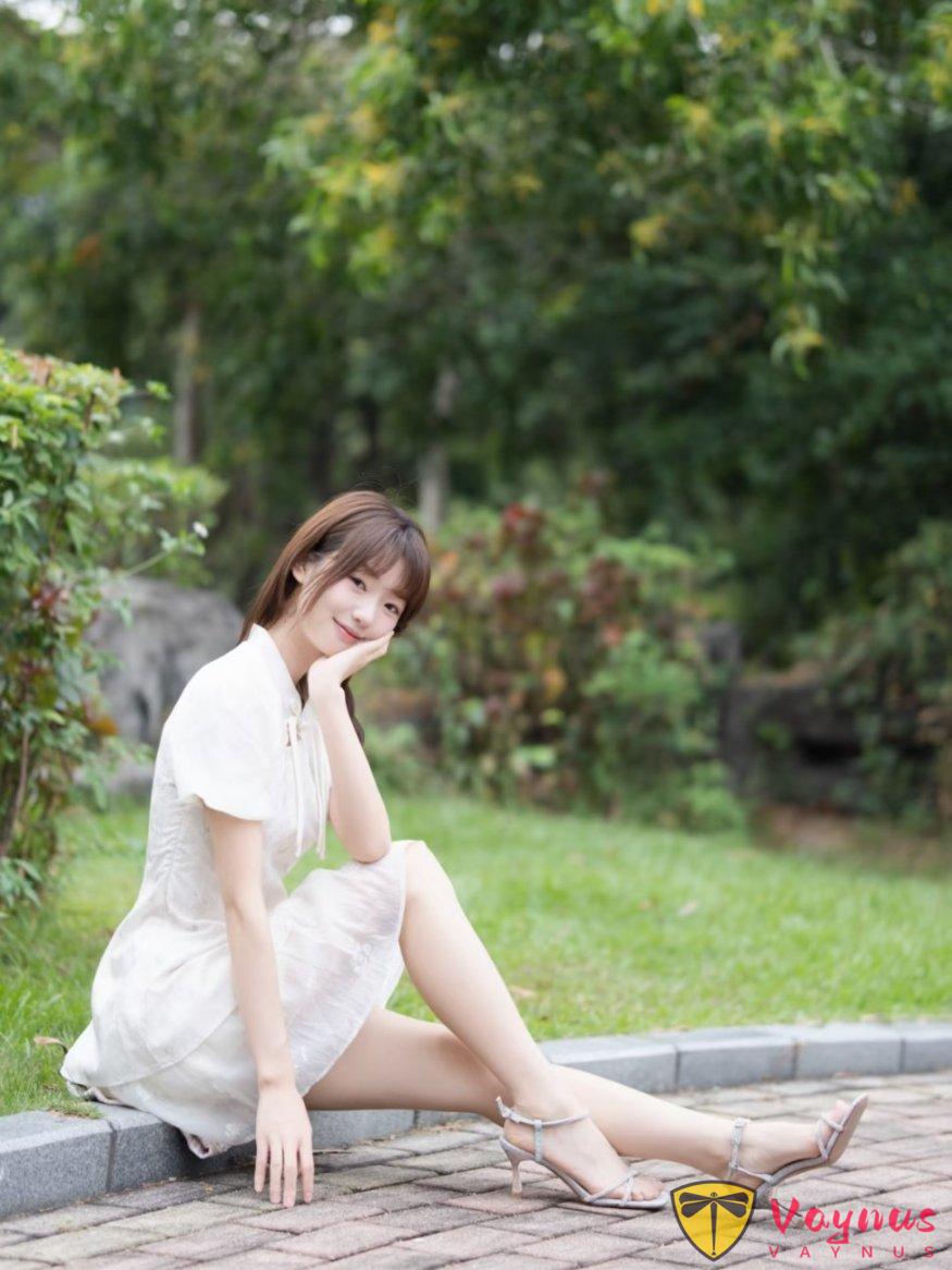 9个新中式甜妹拍照姿势,把国风穿出清纯白月光,秒变灵动少女