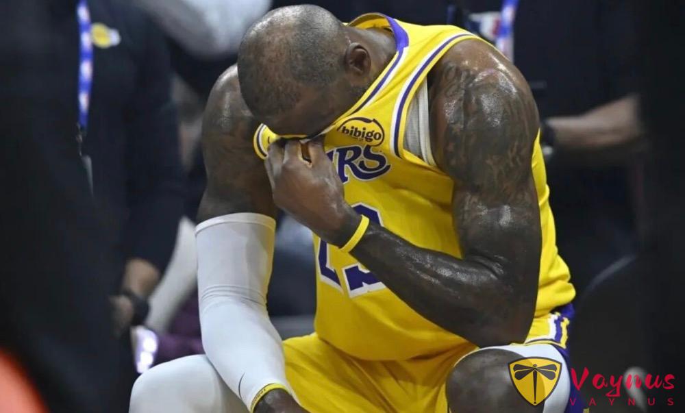 1769657232041041791.jpg 湖三崩果然名不虚传!不过詹姆斯表现堪称灾难!