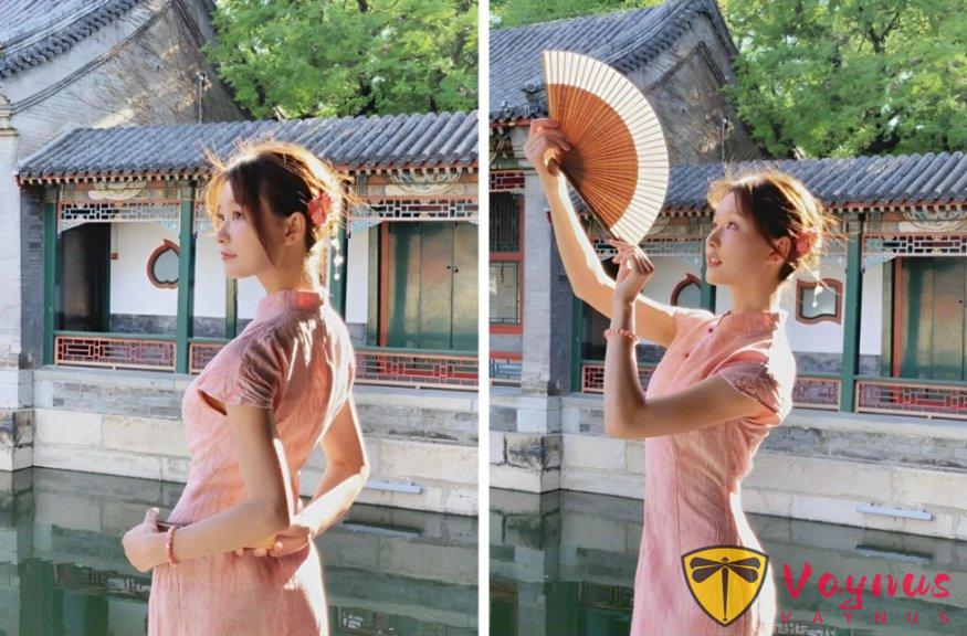 3个穿旗袍拍照姿势，温婉气质，优雅古典美，活泼且具东方韵味的国风氛围感。