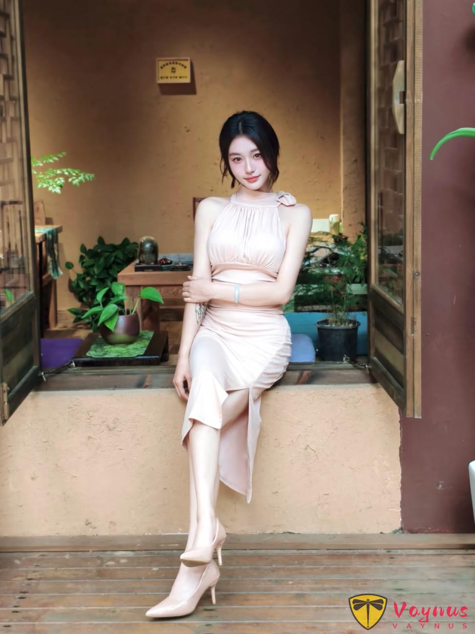 御姐穿裙子拍照，7個小媽感姿勢，拍出自帶故事感的女人味