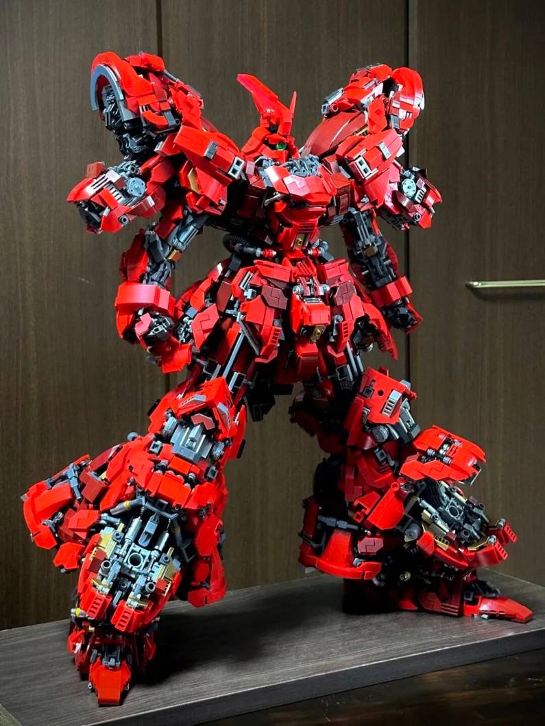 沒用一片高達零件，他卻手搓出了終極惡魔高達！