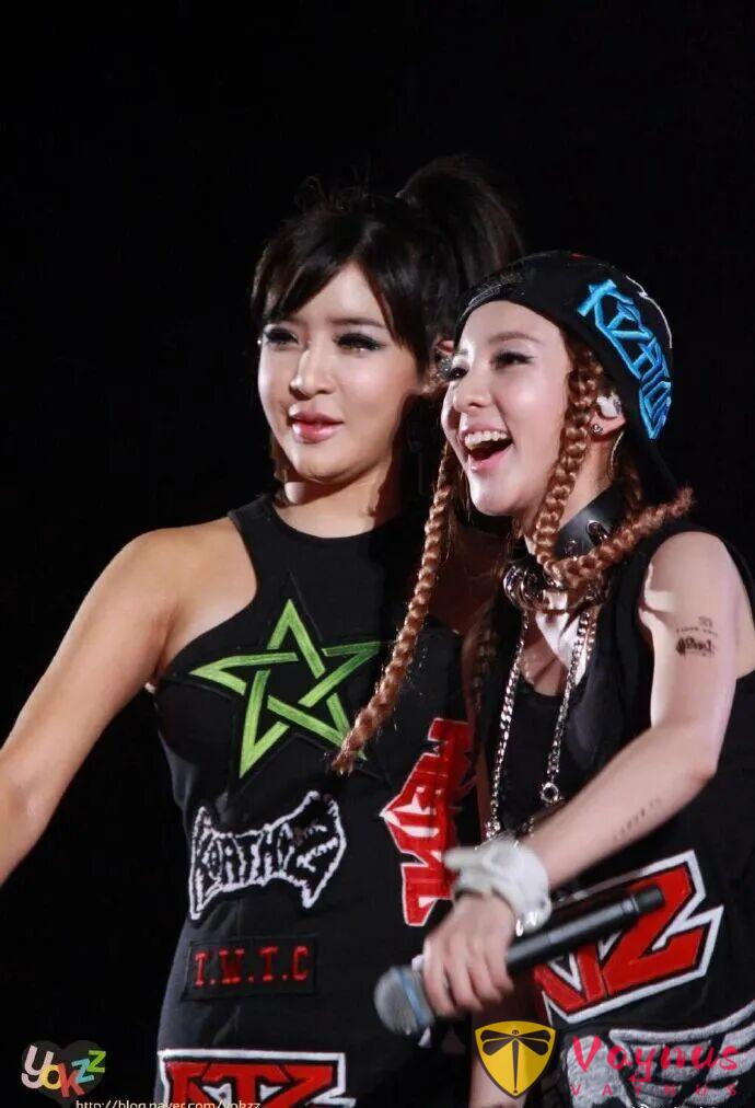 張元英籤售玩手機?樸信惠涉嫌逃稅?樸春爆樸山多拉吸毒?保鏢區別對IU曹承衍?ADOR刪除Danielle?