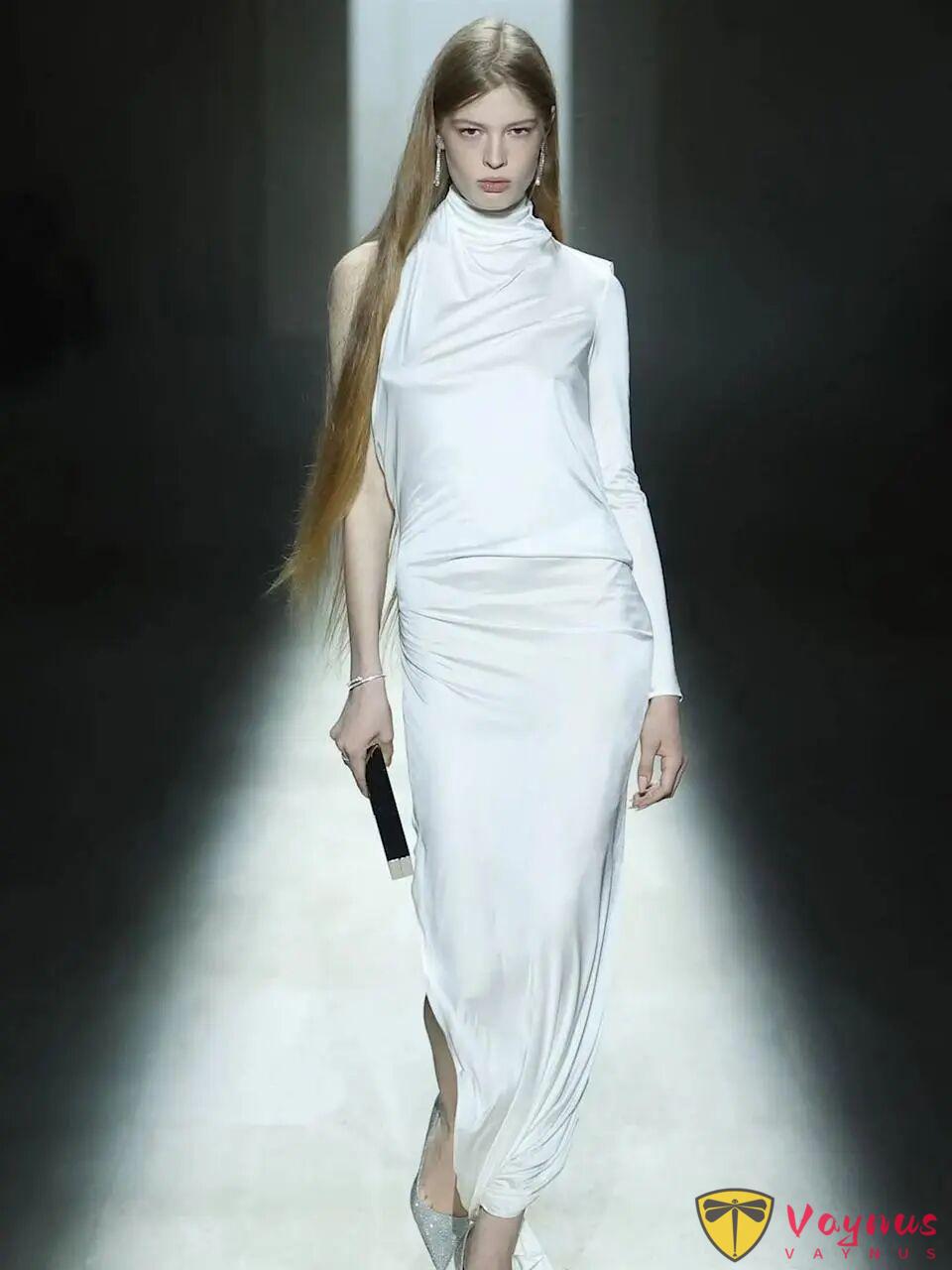 馬斯克的跨性別女兒 硬控巴黎秀場！