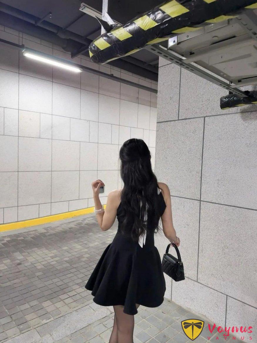 地铁通道拍照技巧，3个实用姿势，时髦感、空间感、层次感一步到位