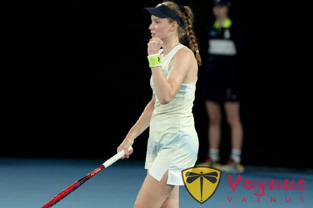 冷靜致勝!萊巴金娜頂住反撲零丟盤重返澳網決賽,三年恩怨再戰馬薩巴倫卡