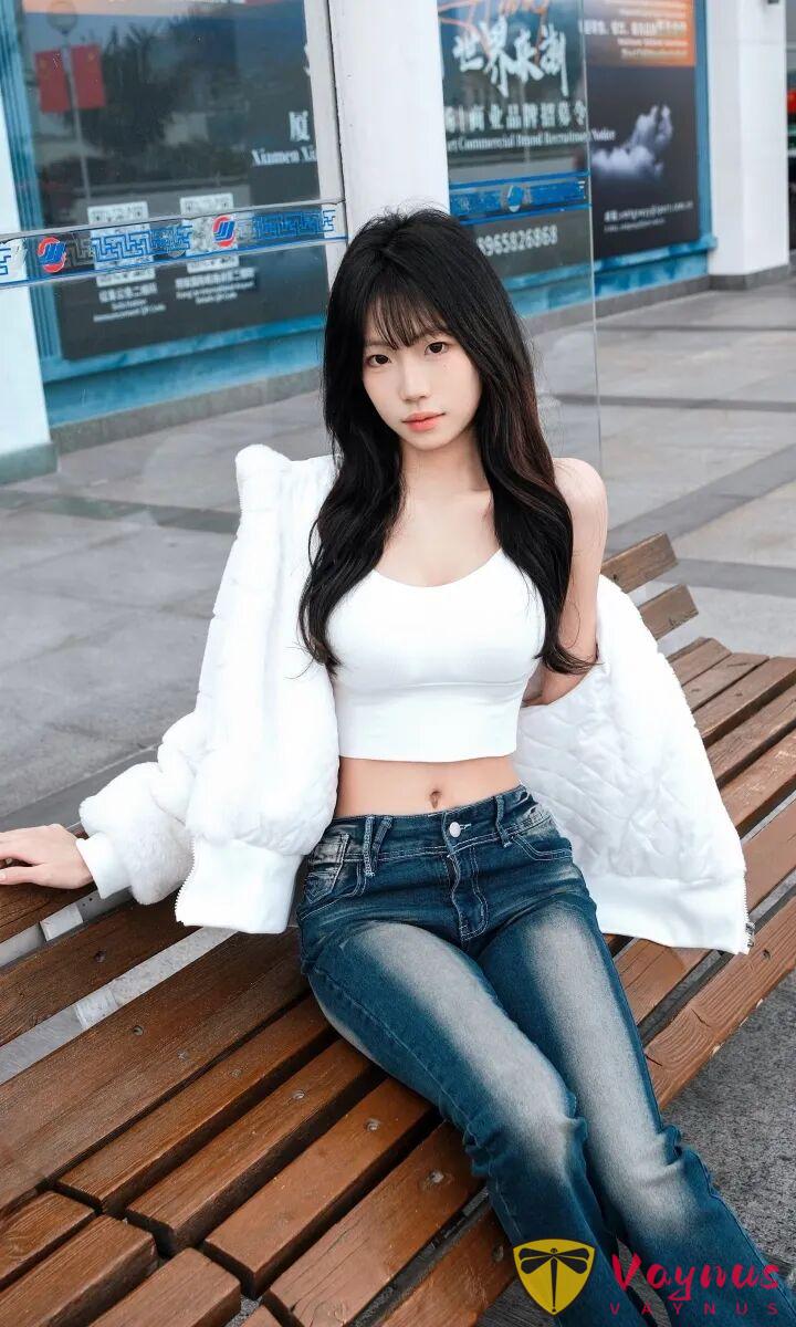 冬日街拍天花板！9个牛仔裤拍照姿势，性感又高级，谁拍谁好看