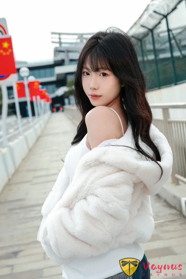 冬日街拍天花板！9个牛仔裤拍照姿势，性感又高级，谁拍谁好看