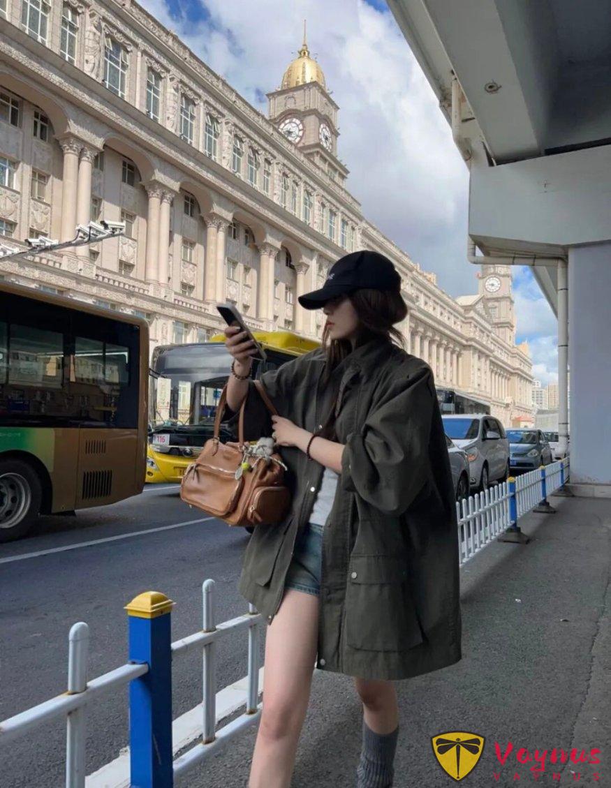 軍綠色風衣的穿搭靈感