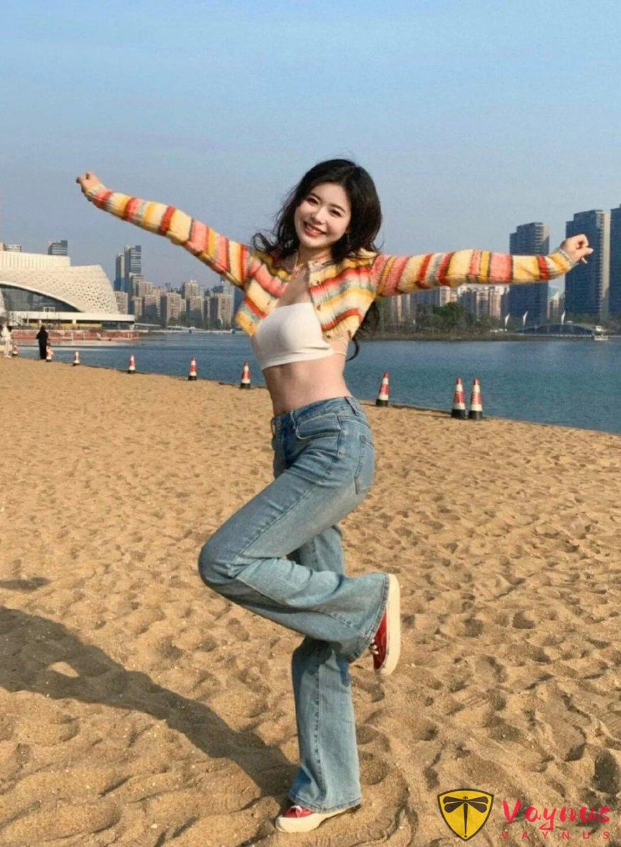 沙灘元氣甜妹寫真,9個定製姿勢拍出陽光活力感