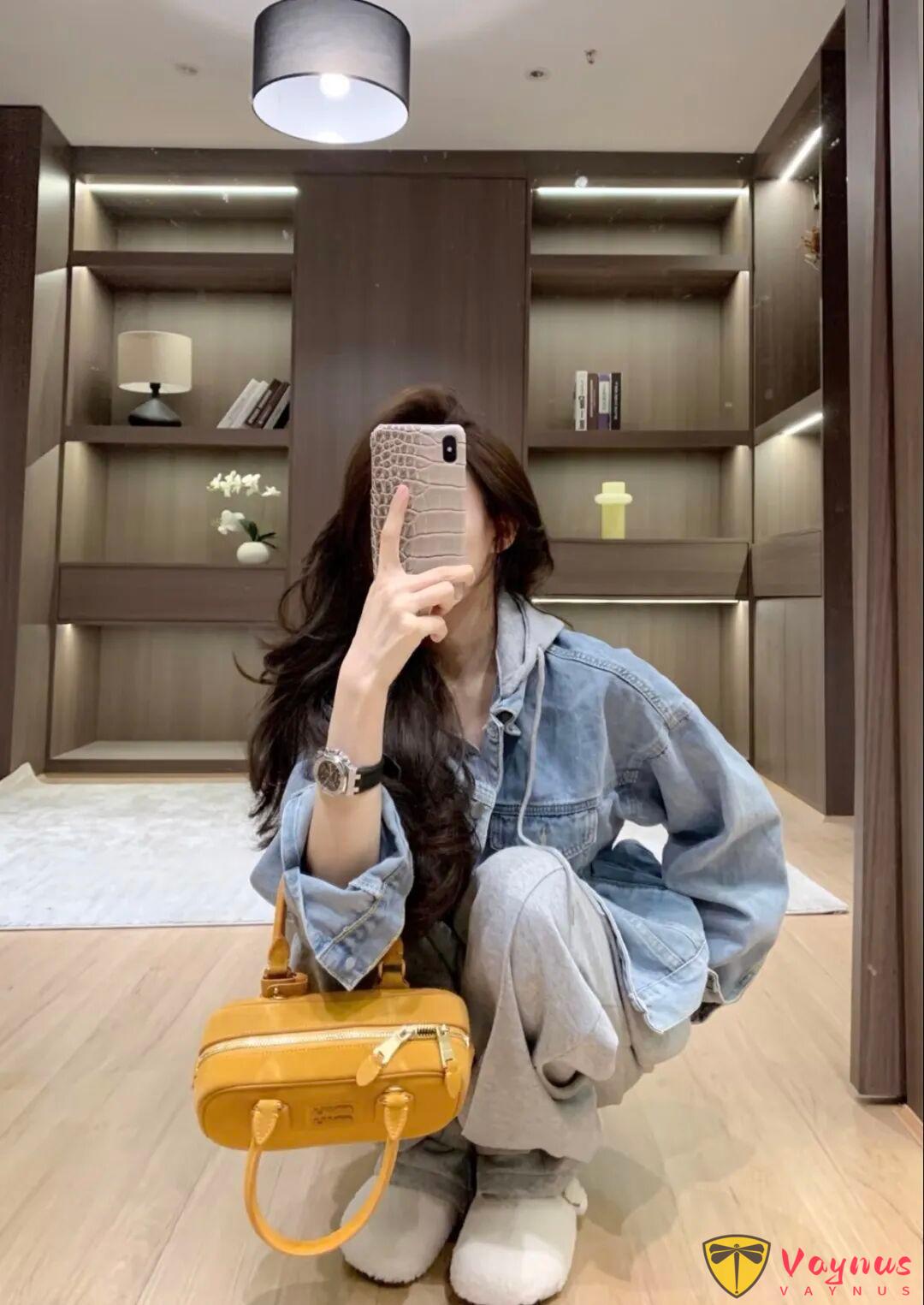 牛仔外套+灰色衛褲休閒鬆弛穿搭