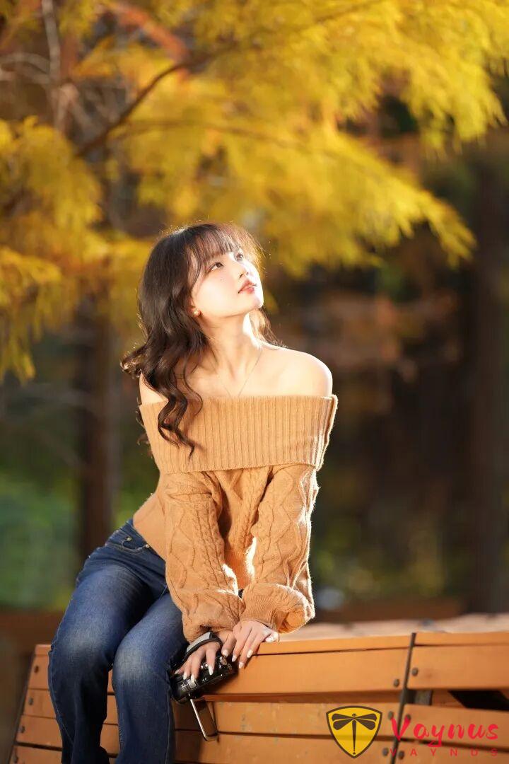 拒绝平平无奇！9个逆光人像拍照姿势，温柔松弛显气质，美到发光