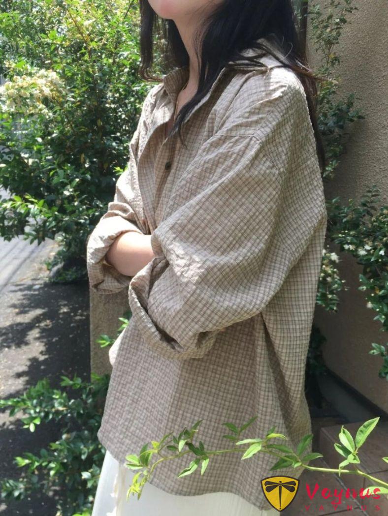 卡其色格子襯衫+牛仔褲