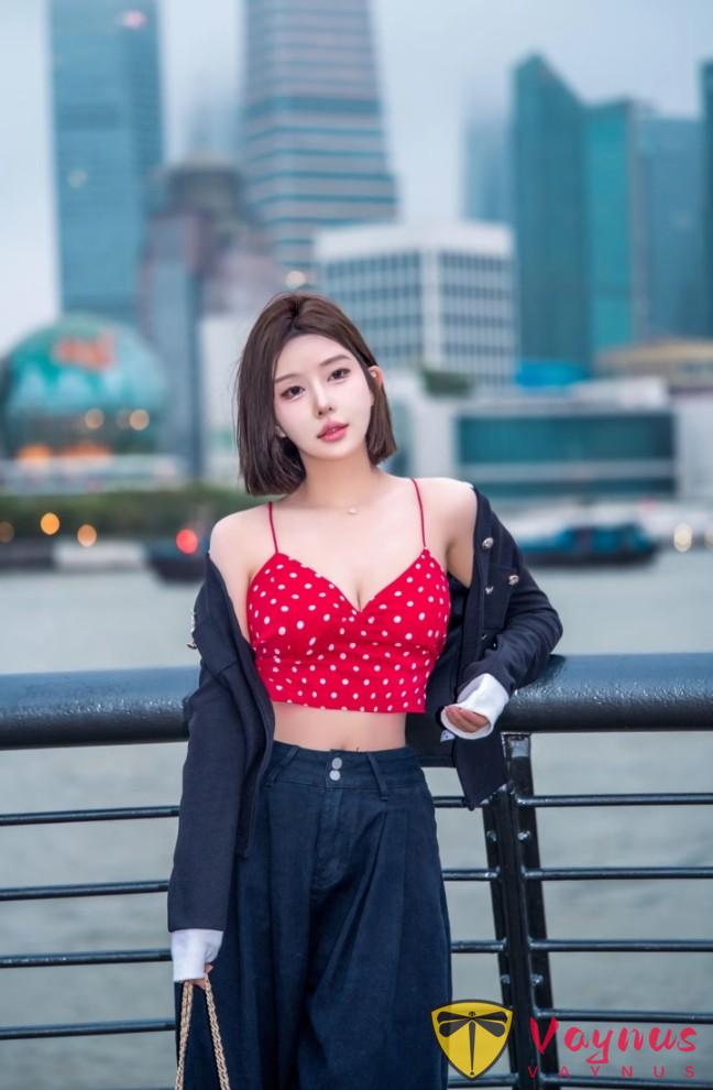 9个外滩拍照姿势,性感撩人秀身材,做个自信张扬的都市丽人