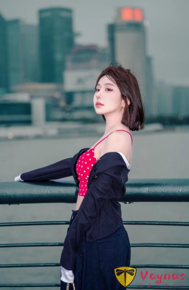 9个外滩拍照姿势,性感撩人秀身材,做个自信张扬的都市丽人