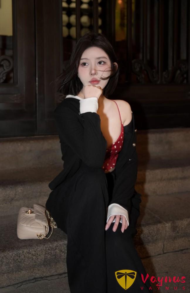 9个外滩拍照姿势,性感撩人秀身材,做个自信张扬的都市丽人