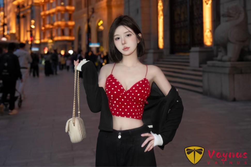 9个外滩拍照姿势,性感撩人秀身材,做个自信张扬的都市丽人