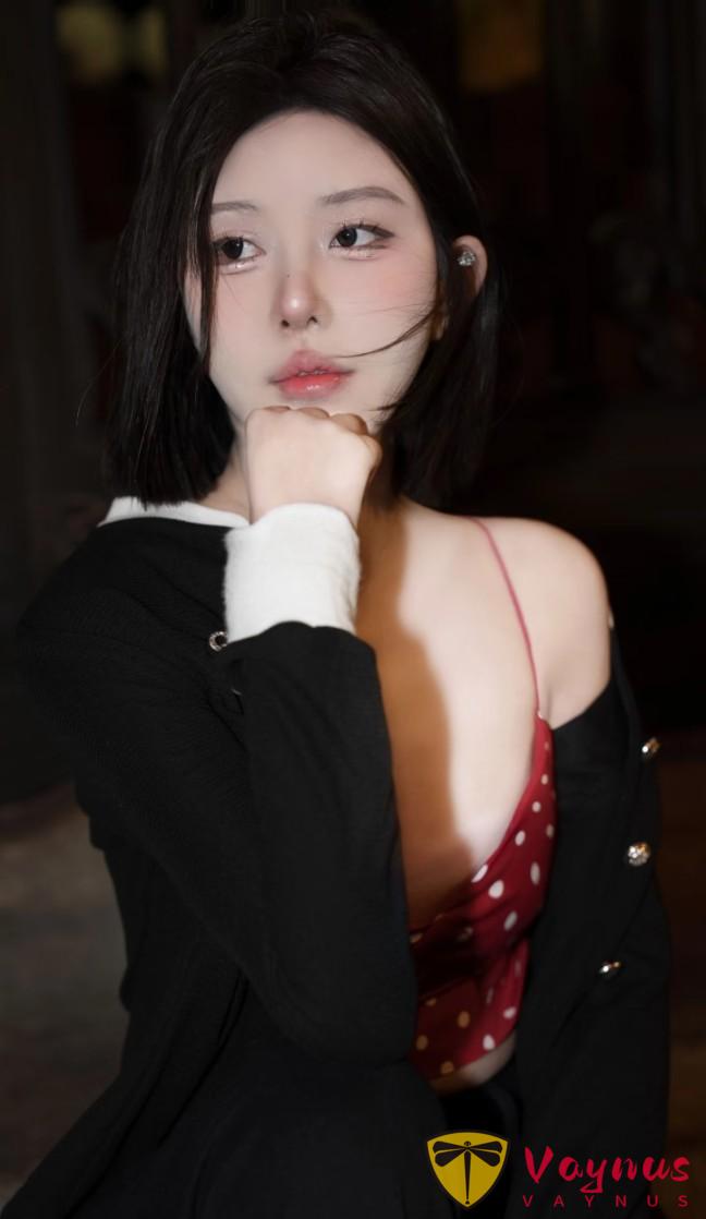 9个外滩拍照姿势,性感撩人秀身材,做个自信张扬的都市丽人