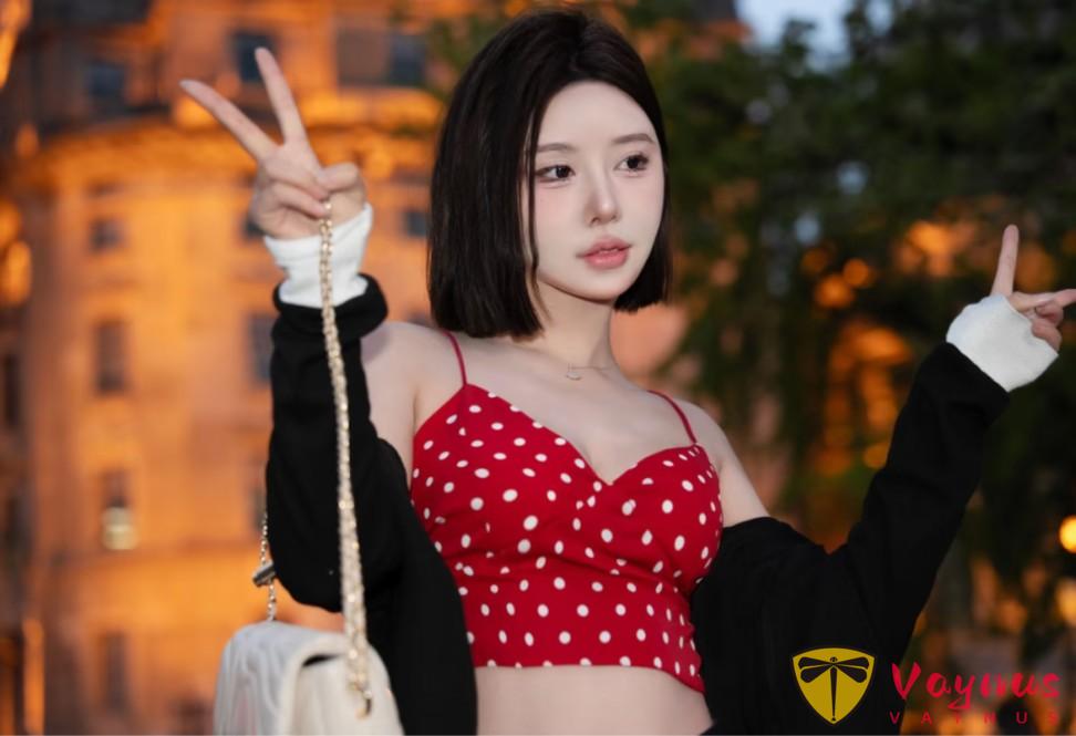 9个外滩拍照姿势,性感撩人秀身材,做个自信张扬的都市丽人