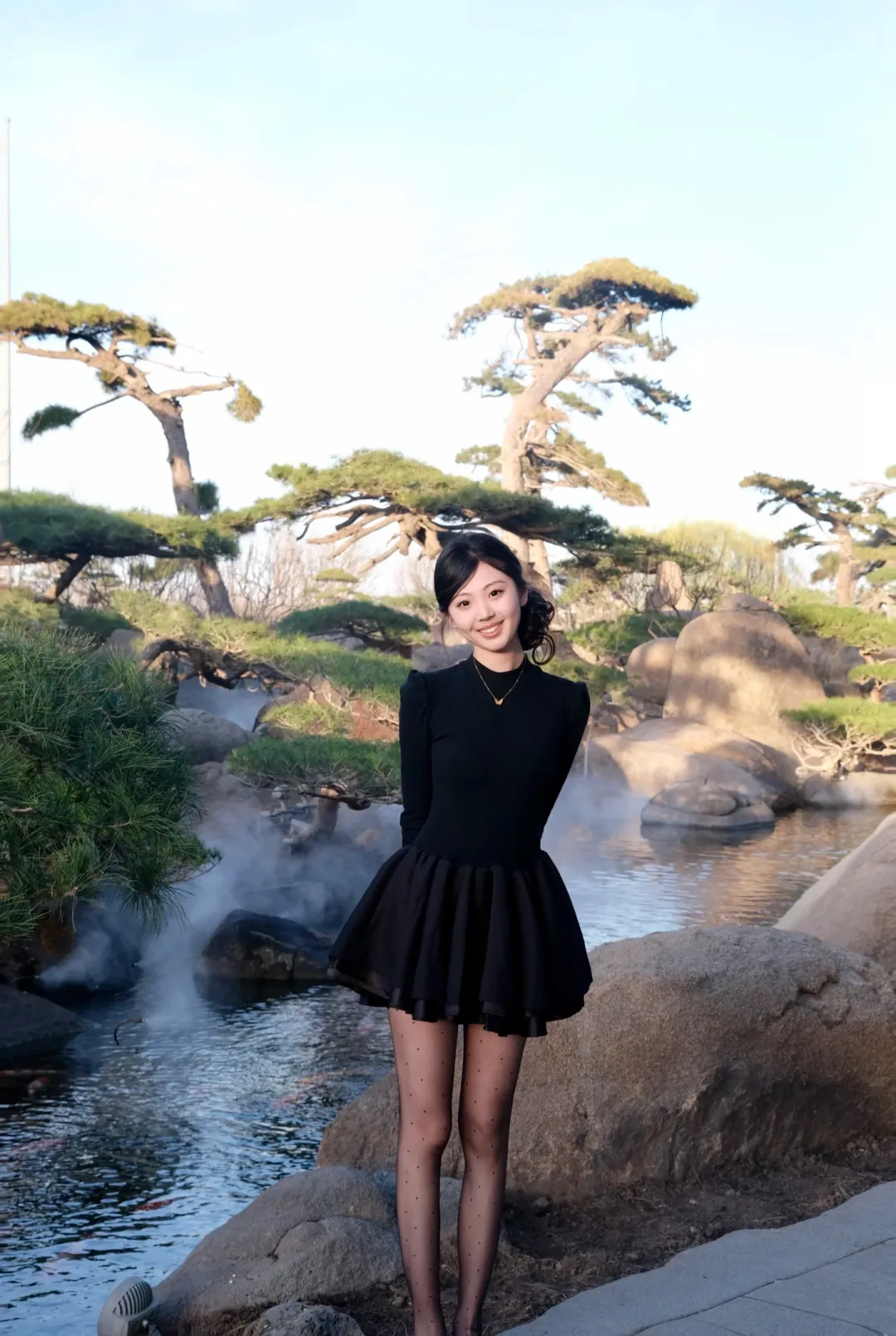 好利来和黑天鹅的制服差在哪?浅粉配肤色、全黑配黑丝的两套逻辑