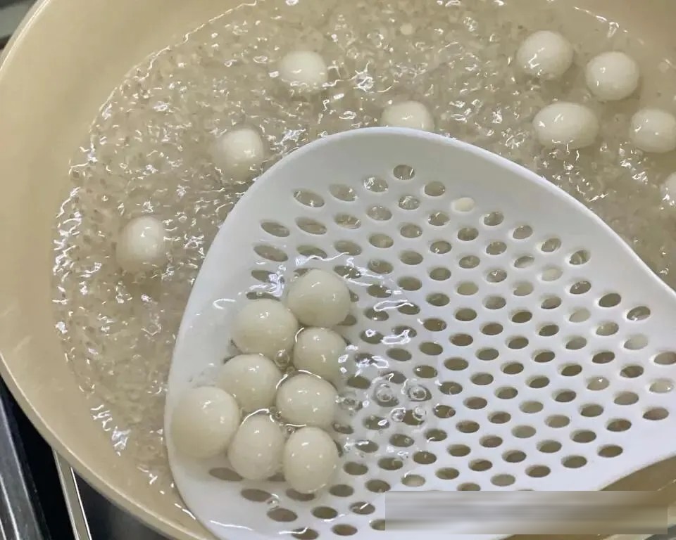 桂花红豆小圆子：三伏天的一碗清甜糖水