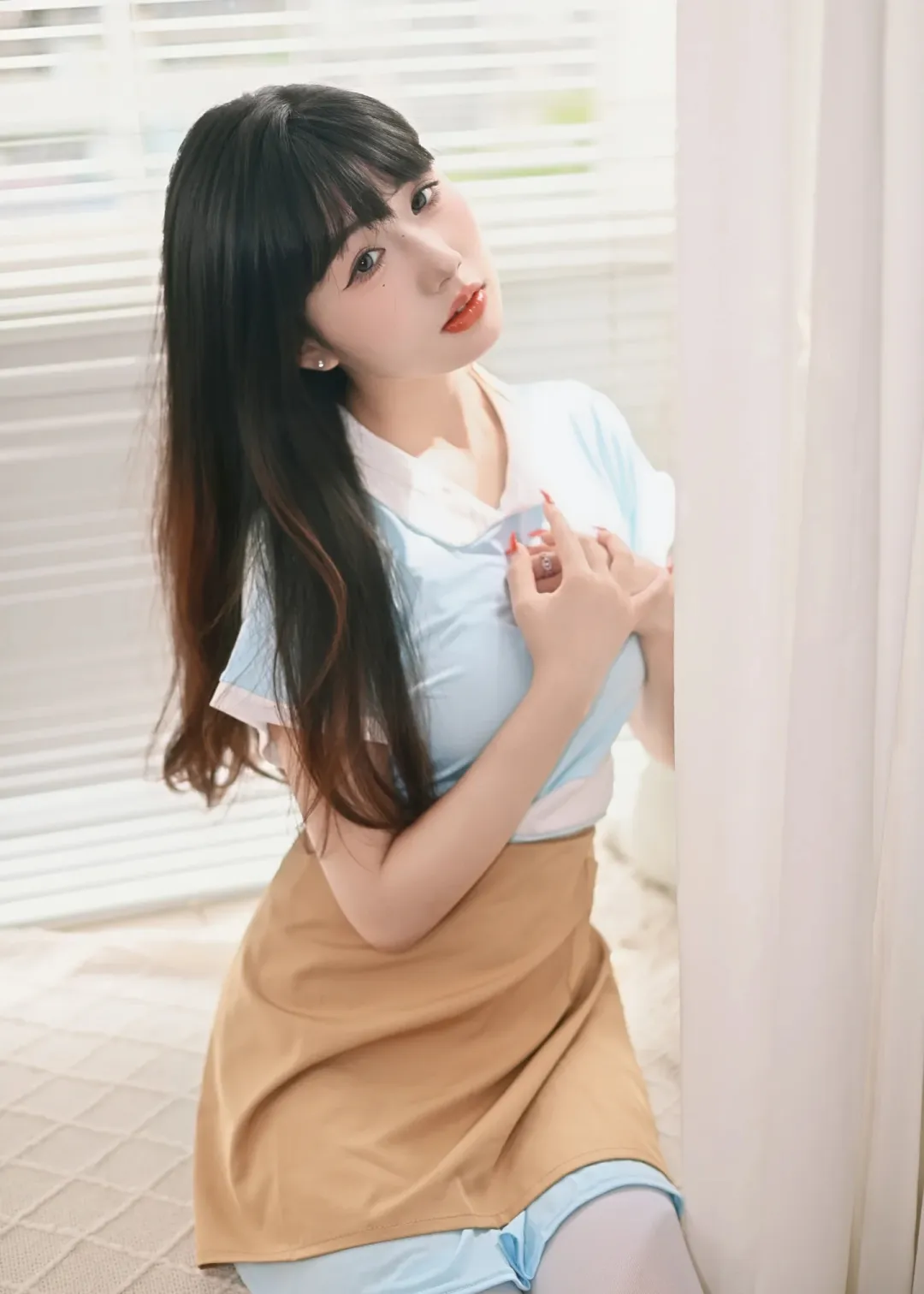 同样的制服换成白丝:好利来门店穿搭的温柔氛围感从哪来