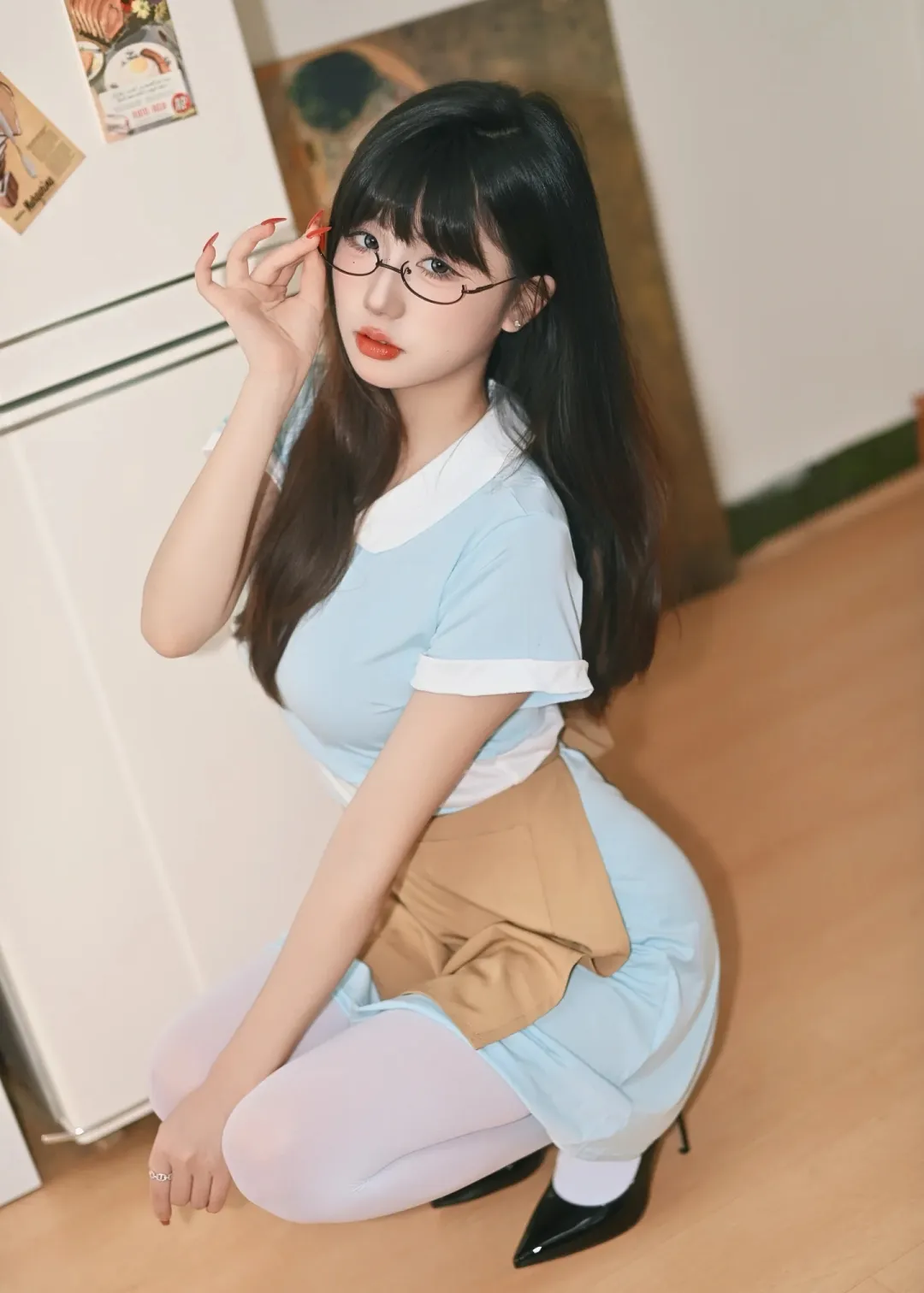 同样的制服换成白丝：好利来门店穿搭的温柔氛围感从哪来