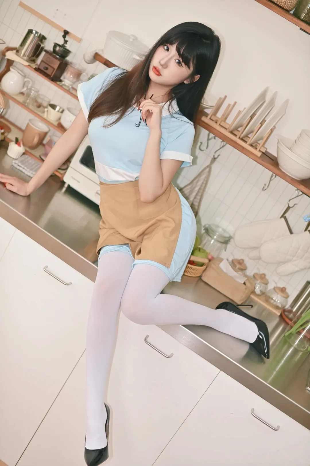 同样的制服换成白丝:好利来门店穿搭的温柔氛围感从哪来