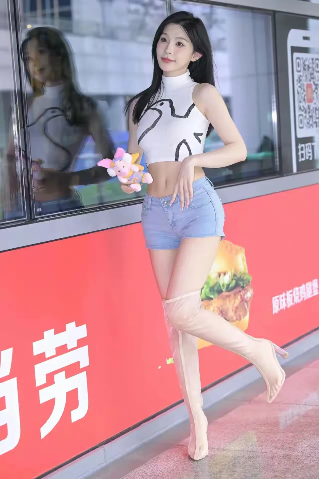 牛仔热裤配裸色长筒靴热不热？夏天穿长靴的实际取舍