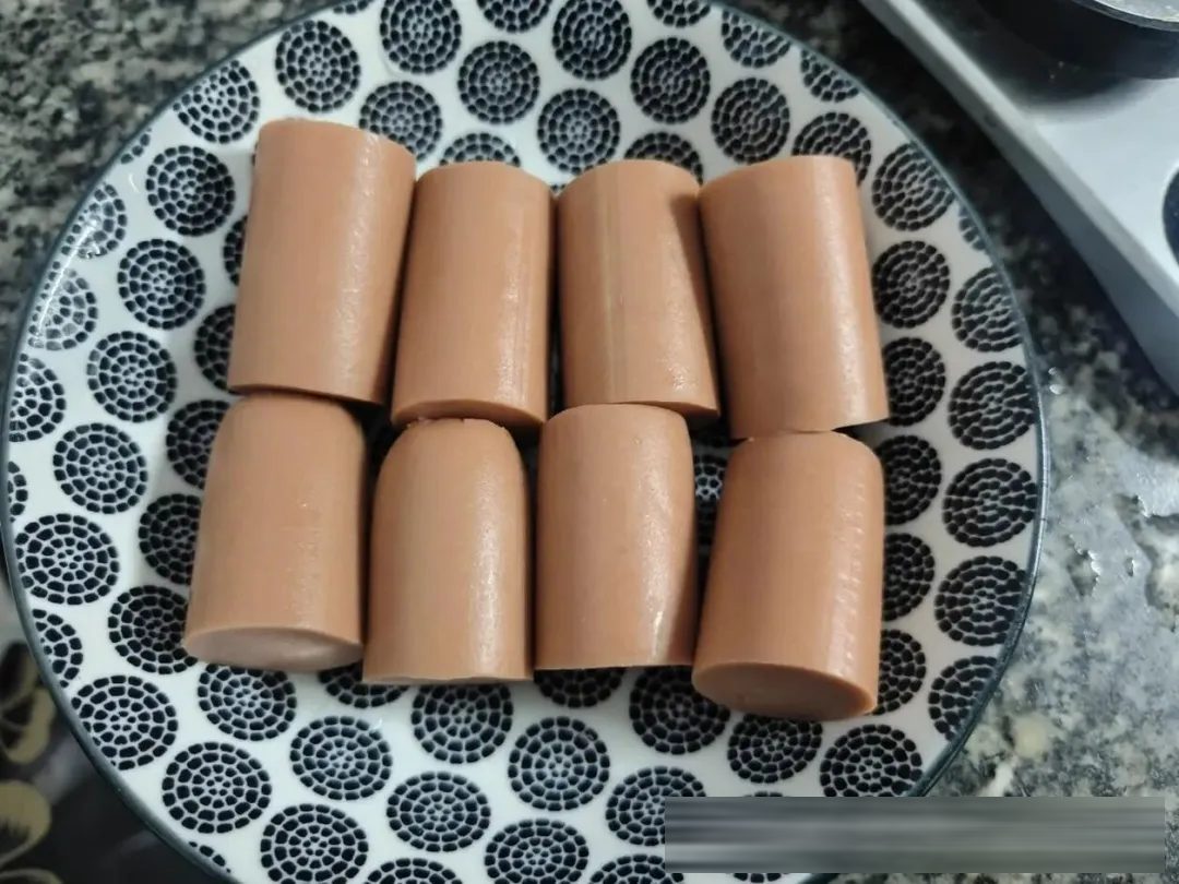 黄瓜汁馒头：不加色素的翠绿花样馒头，配火腿芝士馅