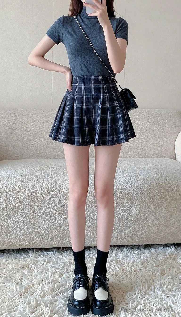 换季短裙怎么穿出精致感？上半身要比裙子更有轮廓