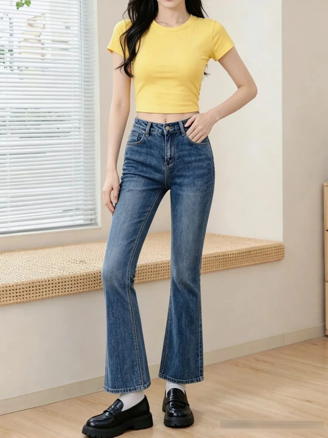 微喇裤配短上衣为什么显身材?抬高腰线和拉长腿型的组合逻辑