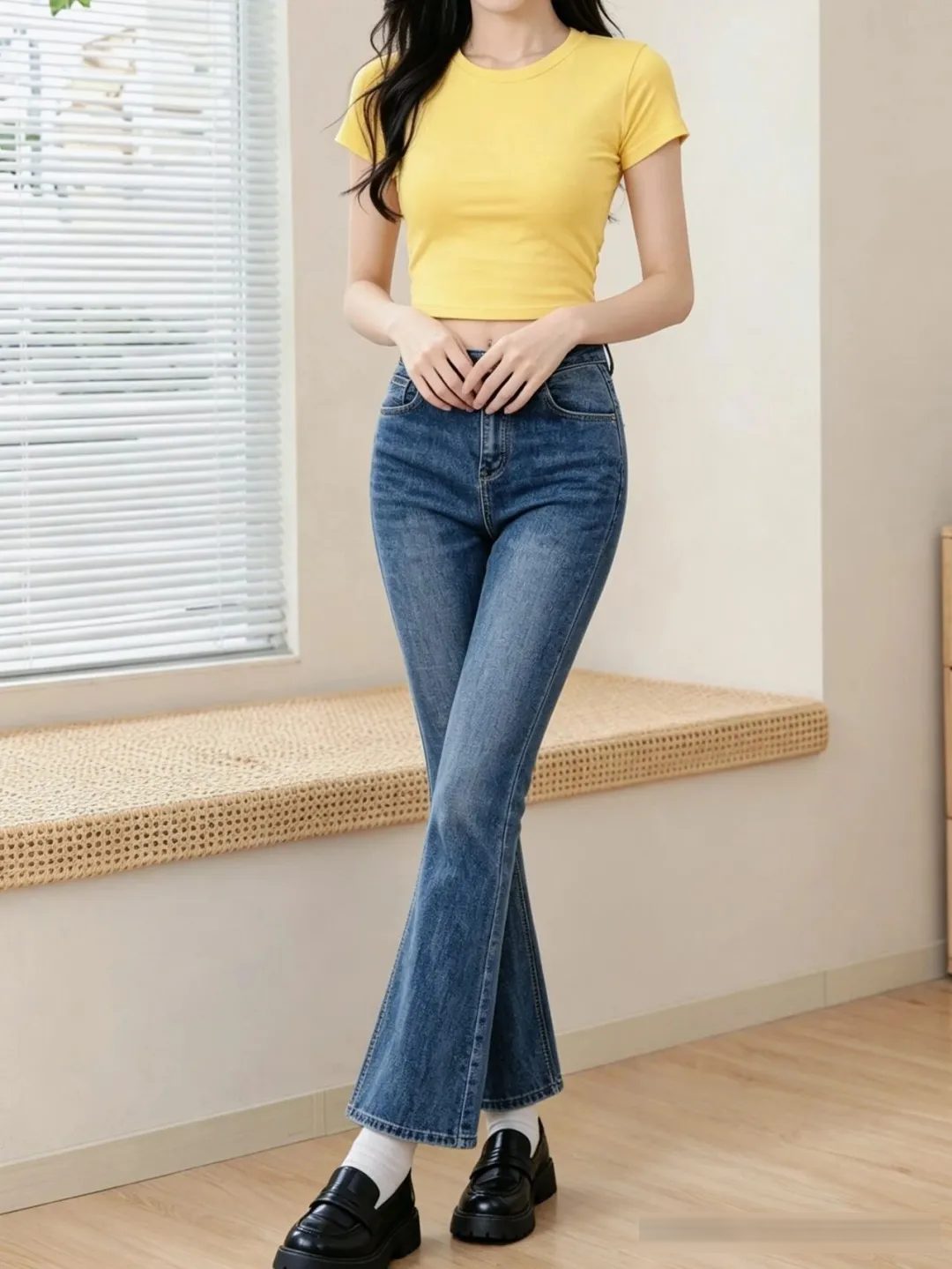 微喇裤配短上衣为什么显身材？抬高腰线和拉长腿型的组合逻辑