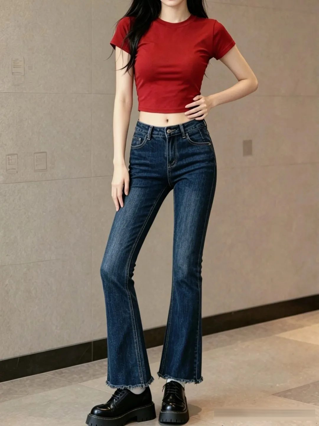 微喇裤配短上衣为什么显身材?抬高腰线和拉长腿型的组合逻辑