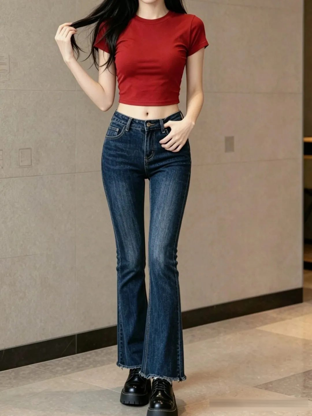 微喇裤配短上衣为什么显身材？抬高腰线和拉长腿型的组合逻辑